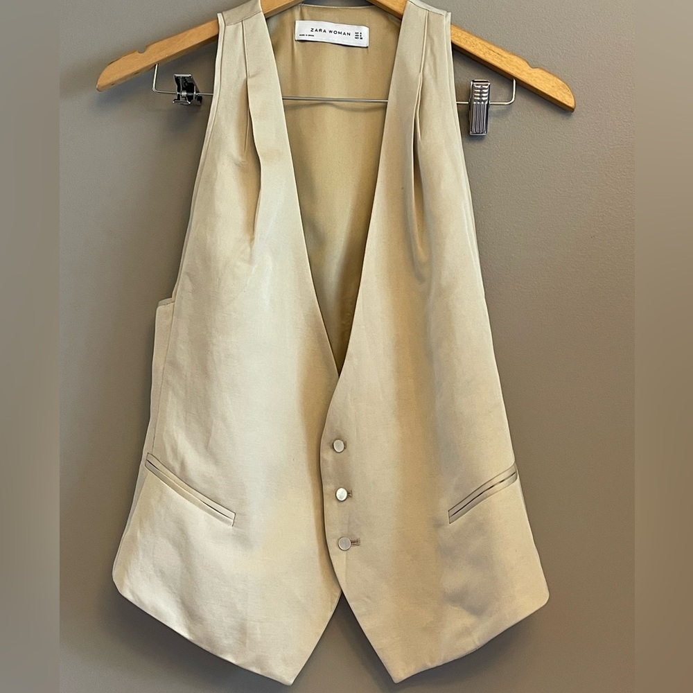 ZARA WOMAN | Cream Sleeveless Vest - sz S